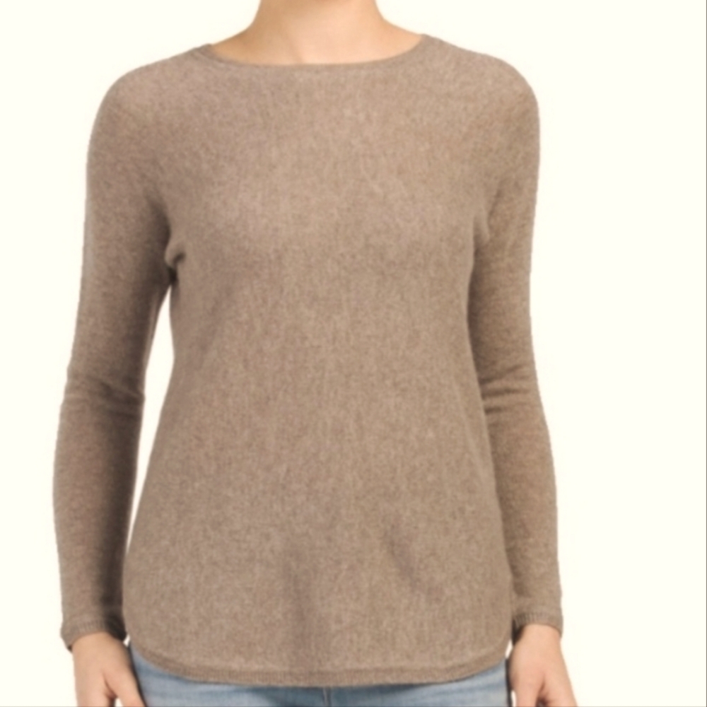 Max Studio 100% 2 Ply Cashmere Camel Long Sleeve Sweater